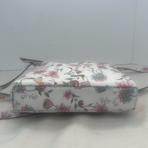 Nine West Floral Shoulder/Crossbody Purse Strap Three Section Zip Snap - Picture 5 of 10